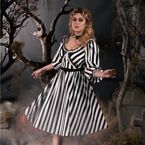 La Femme en Noir Sleepy Hollow The Katrina Dress in Black White Goth Style Dress